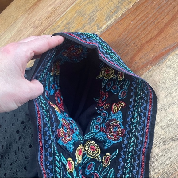 ANDREE women’s size Small Medium black embroidered poncho top boxy boho - Picture 8 of 11